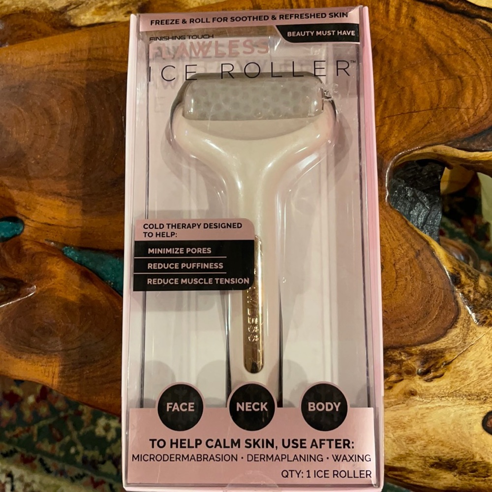 Finishing Touch Flawless Facial Massage Ice Roller